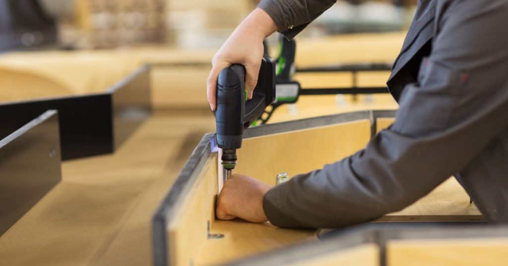 Como Montar Guarda-Roupa em Duque de Caxias: 5 Passos e Dicas capa montador de moveis em Duque de Caxias